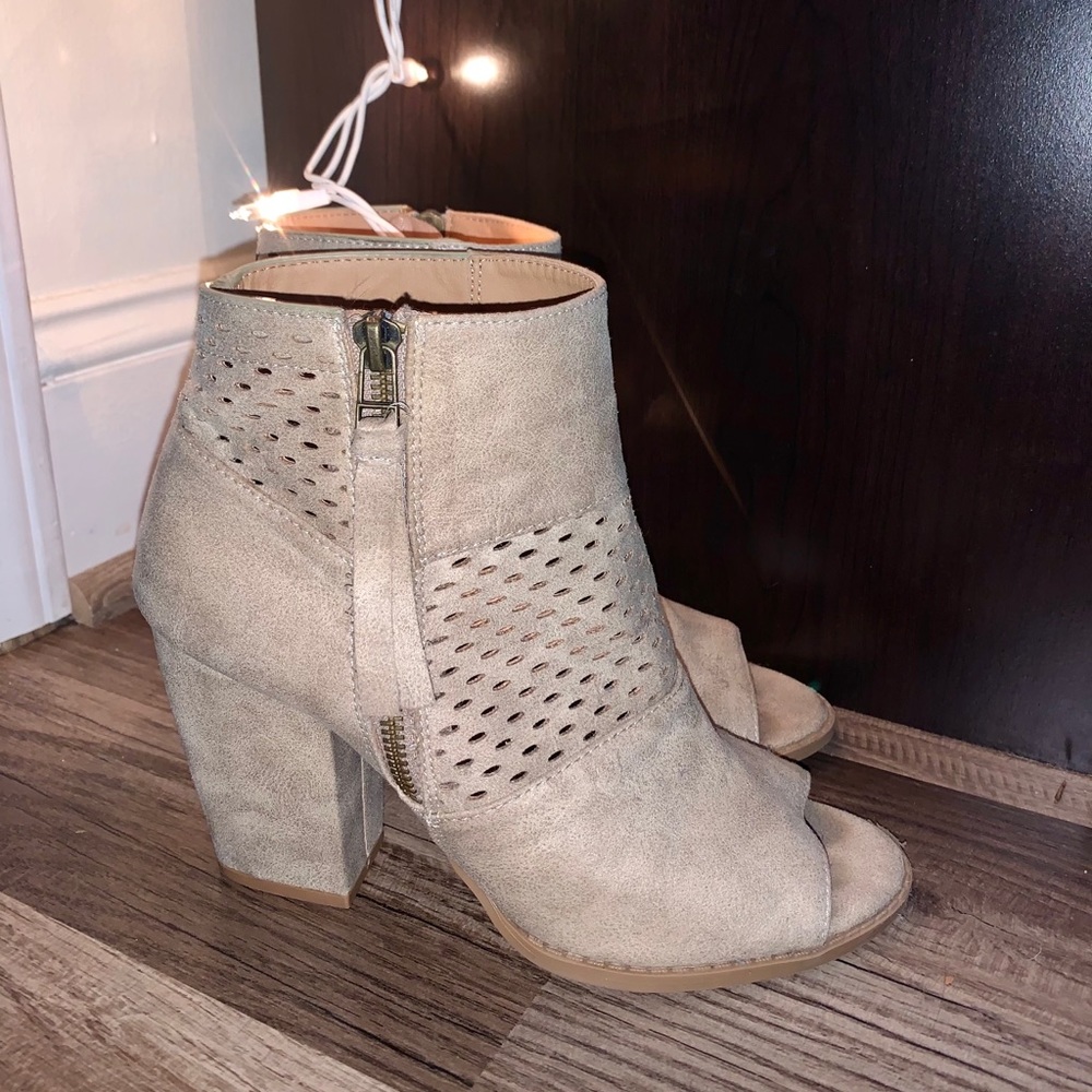 Heeled booties